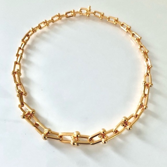 Gold Hardware Graduated Link U Necklace - Picture 11 of 12